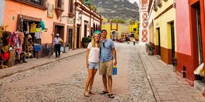 Το ζευγάρι που ταξιδεύει εδώ και 10 χρόνια