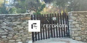 Η είσοδος του σπιτιού όπου αυτοκτόνησε ο επιχειρηματίας