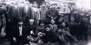 Ο Ηλίας Βενέζης στην κάτω σειρά της φωτογραφίας  με τον δυσδιάκριτο αριθμό 15