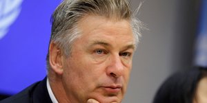 Άλεκ Μπάλντουιν δικηγόρος σκανδάλη όπλο