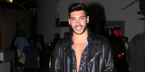 Γιώργος Ασημακόπουλος ανοιχτο πουκάμισο