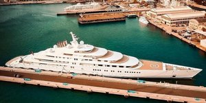 To σούπερ γιοτ Azzam 