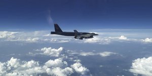 Εικόνες από τη συνεκπαίδευση ελληνικών μαχητικών με το Β-52