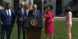 O Τζο Μπάιντεν αναμένει να {ξανα)δώσει τα χέρια