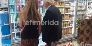 Μπόρις Τζόνσον και Κάρι Σίμοντς σε σούπερ μάρκετ στη Νέα Μάκρη