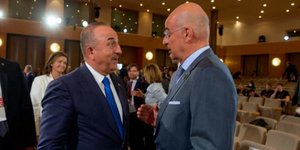 Η συνάντηση του Νίκου Δένδια με τον Μεβλούτ Τσαβούσογλου στη Σλοβενία