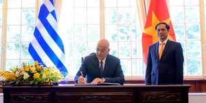 Στο Βιετνάμ ο Νίκος Δένδιας