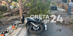 Πτώση δέντρου σε μηχανάκι στο Ηράκλειο Κρήτης
