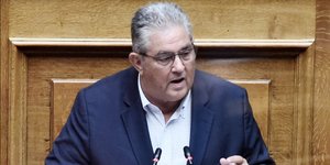 Ο ΓΓ της ΚΕ του ΚΚΕ, Δημήτρης Κουτσούμπας σε παρέμβασή του στη Βουλή για την υπόθεση των παρακολουθήσεων