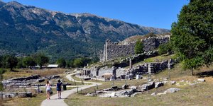 δυο κοπελες αρχαια δωδωνη 