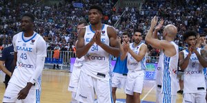 Γιάννης Αντετοκούνμπο μπάσκετ