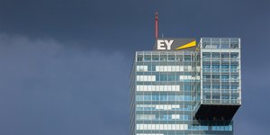 Επιβράδυνση δραστηριότητας δημόσιων εγγράφων έρευνα EY