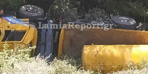 Το φορτηγό που έπεσε στον γκρεμό