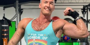 Ο γκέι πορνοστάρ που περιέγραψε την «μάχη» του με την ευλογιά των πιθήκων 