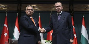 Ο πρωθυπουργός της Ουγγαρίας, Βίκτορ Όρμπαν με τον Τούρκο πρόεδρο, Ρετζέπ Ταγίπ Ερντογάν
