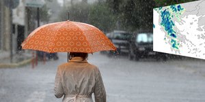 μια γυναίκα περπατά στη βροχή