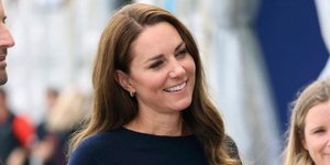 η Κέιτ Μίντλετον με ριγέ τοπ