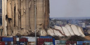 Κατέρρευσε σιλό στο λιμάνι της Βηρυτού