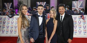 Ο Πίτερ Αντρέ με την σύζυγό του και τα δύο μεγαλύτερα παιδιά του