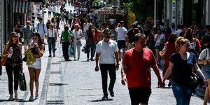 Κόσμος στο κέντρο της Αθήνας 