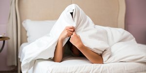 σκεπασμενο κεφαλι πάπλωμα