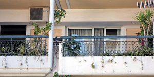 Το σπίτι όπου βρέθηκαν νεκροί οι δύο ηλικιωμένοι
