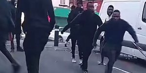Τρομακτική μάχη μεταξύ αντίπαλων συμμοριών στο Λιντς