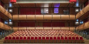 κοκκινα καθισματα λυρικη 