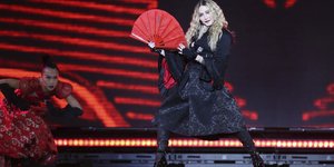 madonna κοκκινη βενταλια 