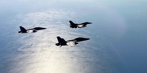 Εντυπωσιακές εικόνες από τη συνεκπαίδευση ελληνικών με αμερικανικά μαχητικά