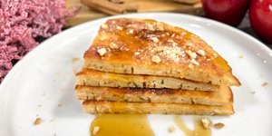 μηλόπιτες σε πιάτο