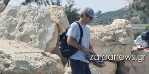 Ο πρωθυπουργός σε χαλαρές στιγμές στο Μαράθι Χανίων