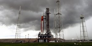 Έτοιμος για εκτόξευση ο πύραyλος της NASA Σελήνη