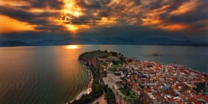 Το Ναύπλιο από ψηλά στη δύση του ηλίου
