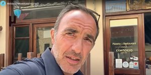 Ο Νίκος Αλιάγας στο βίντεο «Μιλήστε Μεσολογγίτικα»