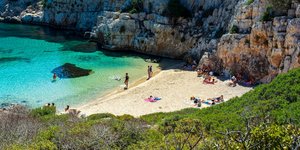 Η παραλία της Βουρλιάς στη Νήσο Πρώτη