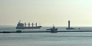 Πλοία με σιτηρά αναχωρούν από την Ουκρανία
