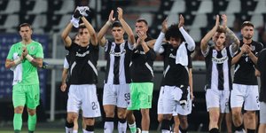 Οι παίκτες του ΠΑΟΚ μετά το τέλος του αγώνα με τον Παναιτωλικό 