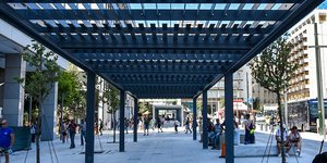 Μεγάλα πεζοδρόμια και πέργκολες στο Σύνταγμα