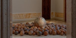 Οι πήλινες μπαλες της Μπιενάλε