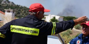 Πυροσβέστες στη φωτιά