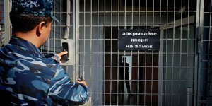 Ρωσία: Στρατολογεί φυλακισμένους για να πολεμήσουν στην Ουκρανία, λένε ακτιβιστές