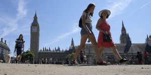 κοπελες βρετανια 