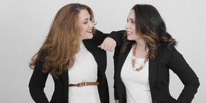 Αρετή και Ιωάννα Σπανομάρκου μαυρο σακακι