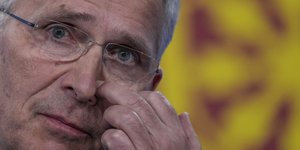  Γενς Στόλτενμπεργκ ξυνει μυτη 