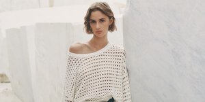 στιλάτη γυναίκα με σανδάλια