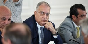 θεοδωρικακος πιανει πηγουνι