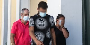 Απολογούνται οι γονείς της 8χρονης που πέθανε από θερμοπληξία