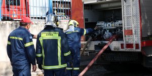 τρεις πυροσβεστες