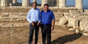 Στο ναό του Ποσειδώνα με τον Τζον Κέρι ο Αμερικανός Πρέσβης στην Αθήνα